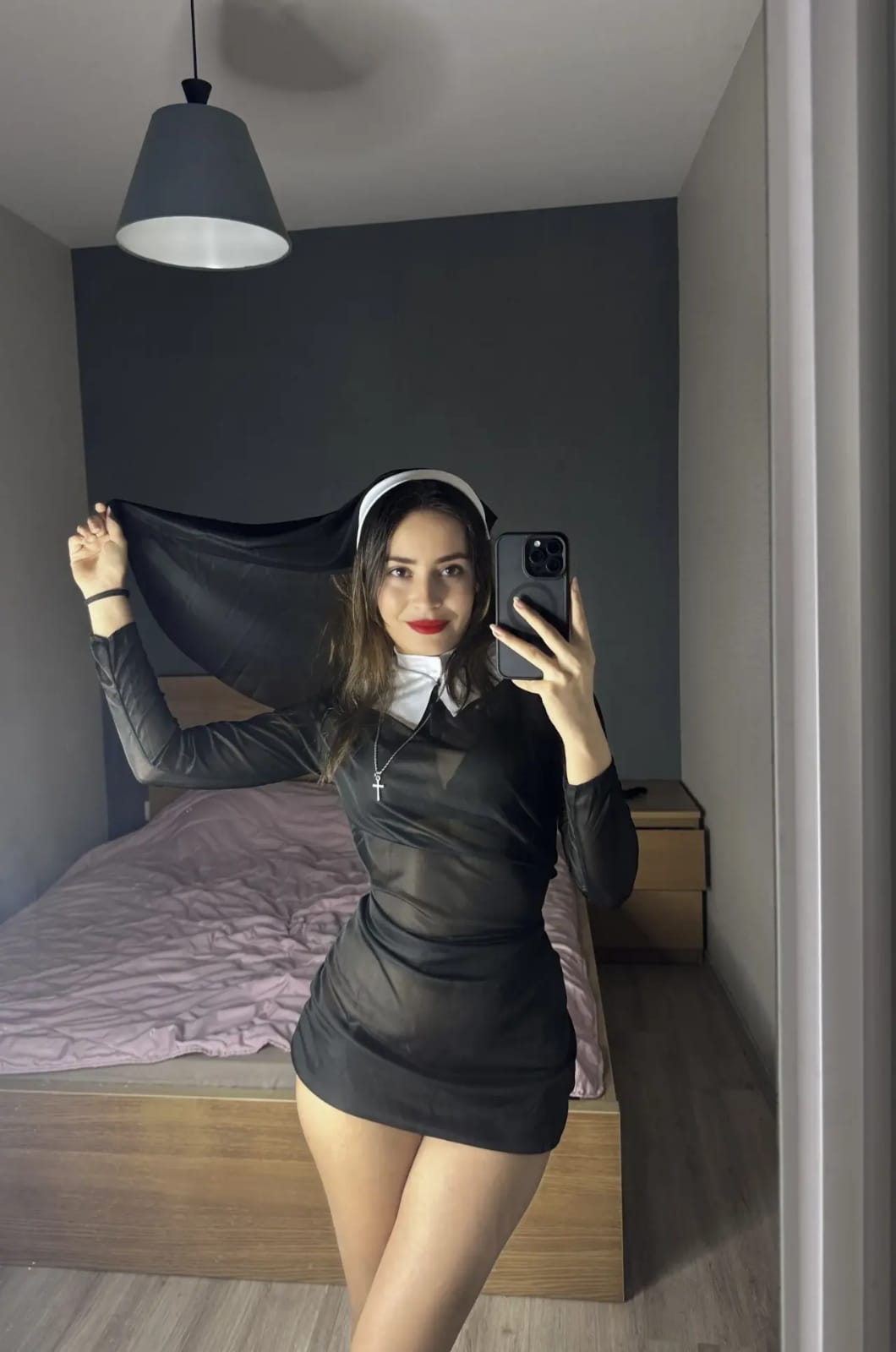 Güvenç Sofistike Bayan Escort Beyaz