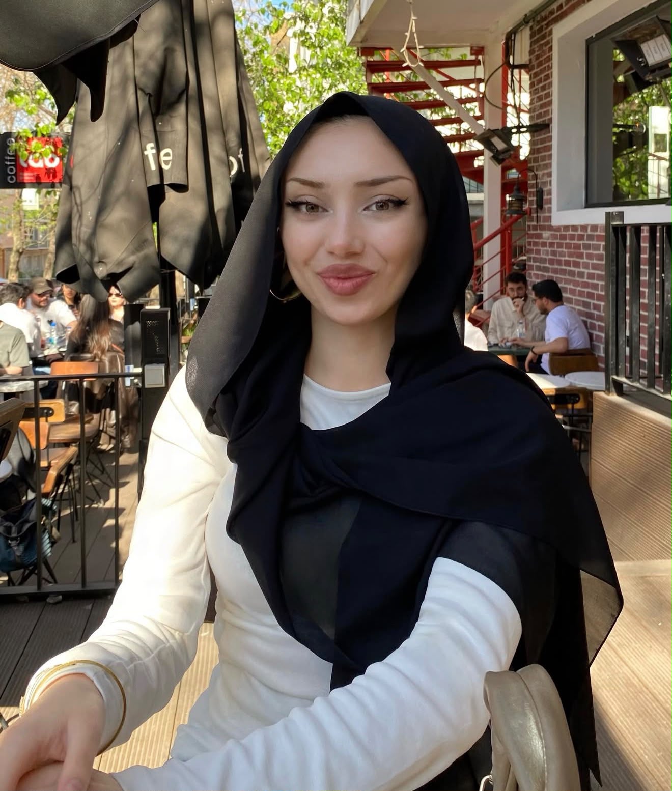 Mazmanlı İri Göğüslü Bayan Escort Candan